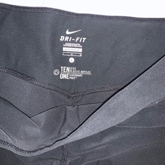 Nike Dri Fit black capris - Picture 3 of 4
